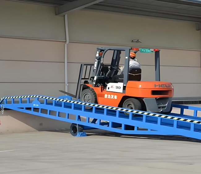 庆安移动式卸货平台（叉车用）